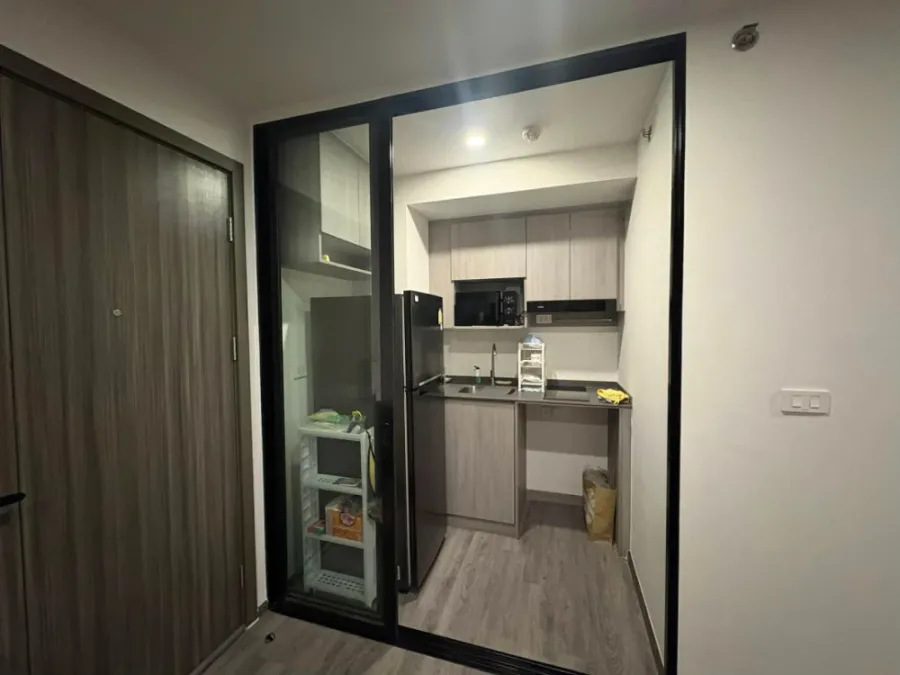 Selling THE ORIGIN SUKHUMVIT SAILUAT E22 STATION, 5th floor, corner unit, view of Pak Nam and Sai Luat Road. Spacious and very comfortable.