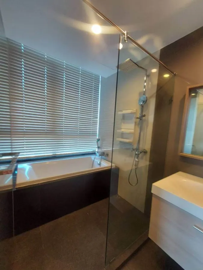 Condo for sale, The Capital Ekkamai-Thonglor, 2 bedrooms, 2 bathrooms, corner room, privacy, good price, hurry and reserve now.