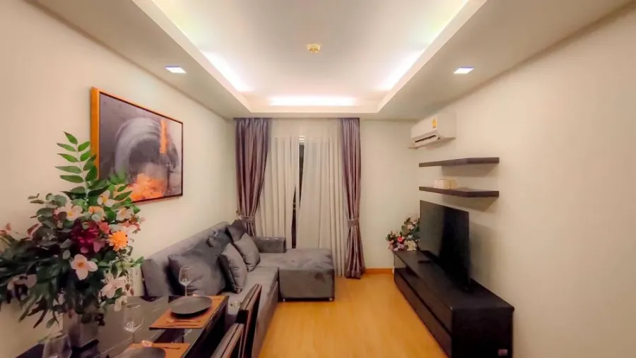 Urgent sale!! True Thonglor Condo, luxury condo, spacious room, corner room, beautiful view, fully furnished, ready to move in, hurry and reserve now!