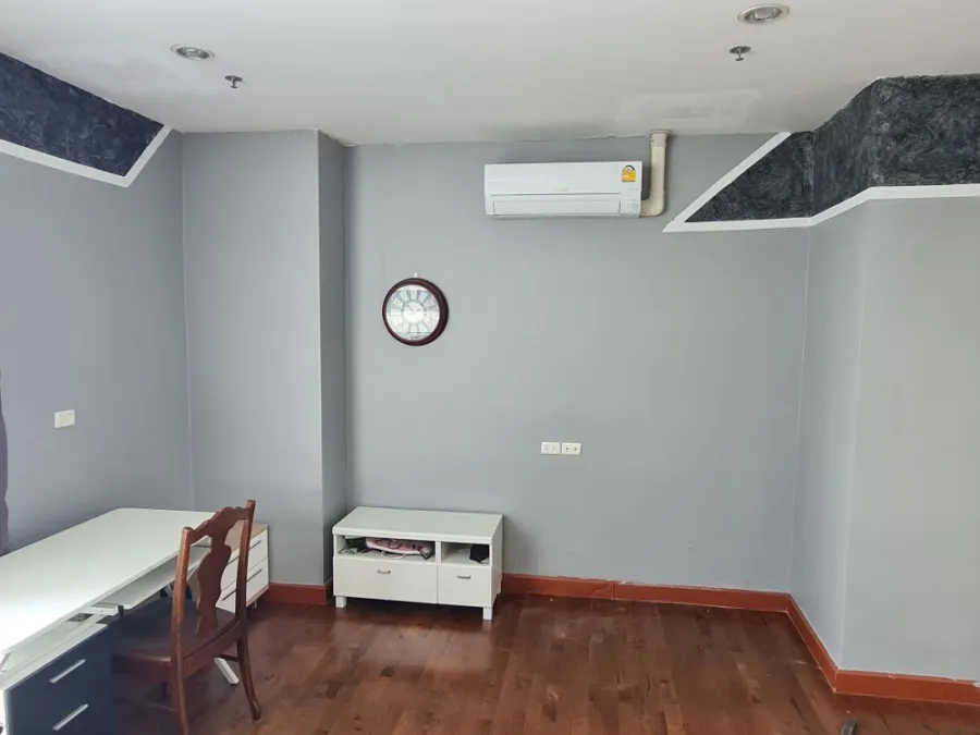 Sell, rent, The Master Centrium, 21st floor, spacious room, big sofa, very comfortable to sit and sleep, hurry up and book now.