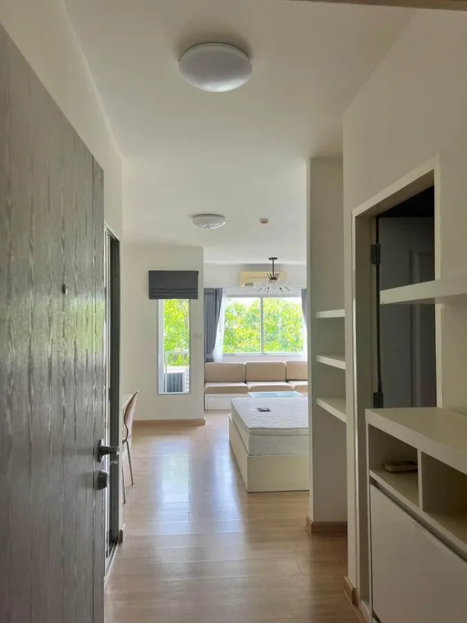For rent, A Space Sukhumvit 77, nice room, fully furnished, good furniture, very good price. If interested, hurry up to reserve.