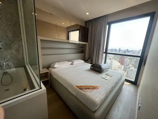 For rent: Ashton Asoke, luxuriously decorated room with stylish built-in walls and awesome furniture. City view from high floor. Book now. images