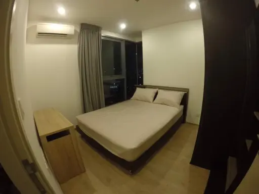 Ideo q chula – samyan for rent, very big room, 2 bedrooms, 1 bath, fully furnished in one room. images