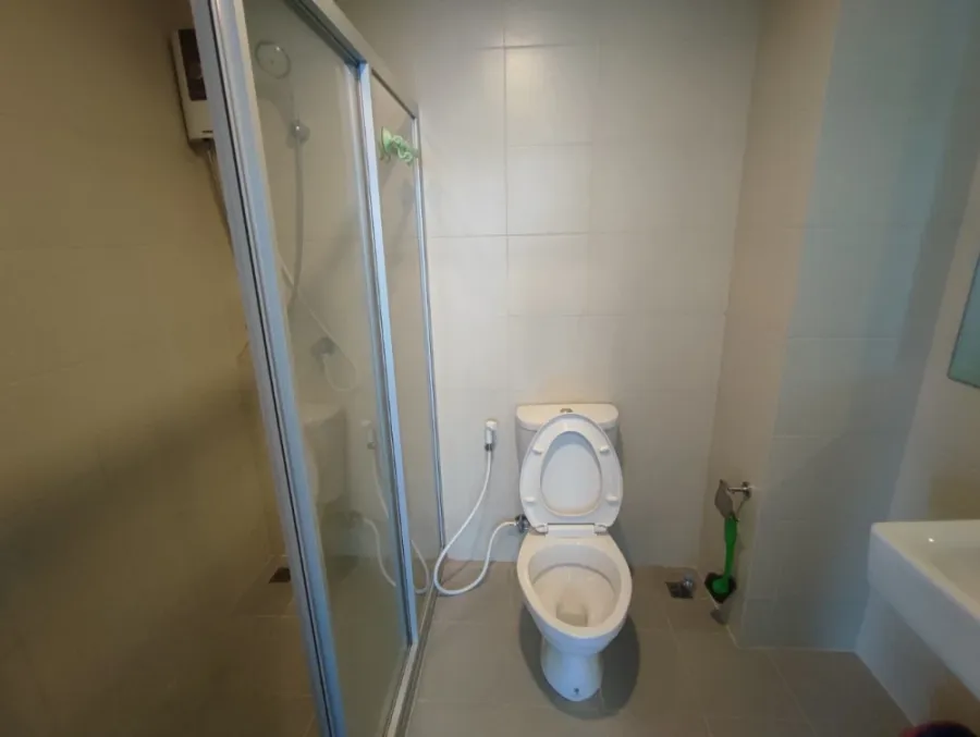 For rent: Kensington Sriracha Condo, spacious and comfortable room, fully furnished, complete with amenities. Book now before you miss out!!