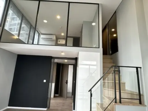 Landmark at MRTA Station for sale, 15th floor, corner room, comes with complete decorations, reserve now.