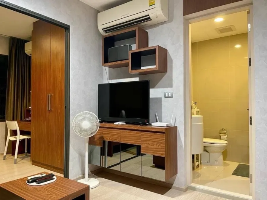 ให้เช่า คอนโด ริทึ่ม อโศก 2 ชั้นสูง วิวสวย เฟอร์นิเจอร์ครบ เดินทางสะดวก ใกล้รถไฟฟ้า