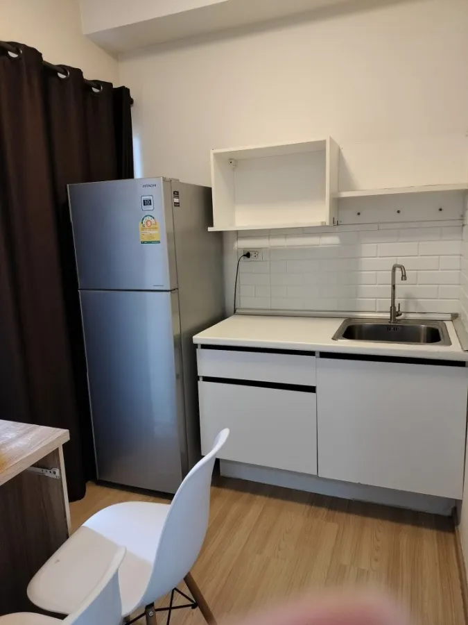 Selling Plum Condo, Central Station, 3rd floor, parking lot view, fully furnished, comes at a low price that you should not miss.