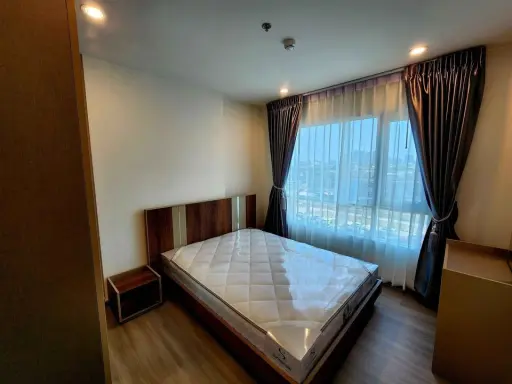 Condo for rent, The President Charan-Yak Fai Chai Station, spacious room. Lots of usable space, good price, book now.