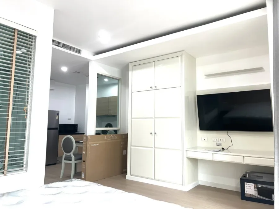 ให้เช่า The address Chidlom ห้องชั้นสูง พร้อมอยู่ เฟอร์พร้อม กว้างขวางอยู่สบาย จองเลย