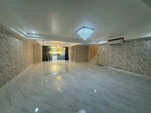 Urgent sale, empty room, Supalai Place, Sukhumvit 39, big room, comfortable to live in as a family, buy now, don't miss it.