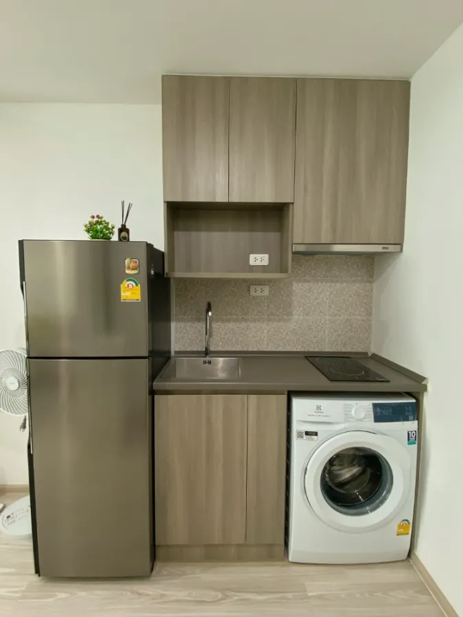 For sale: Ideo Mobi Bang Sue Grand Interchange, 22nd floor, wide, airy, clean white tone. Book now, urgent.
