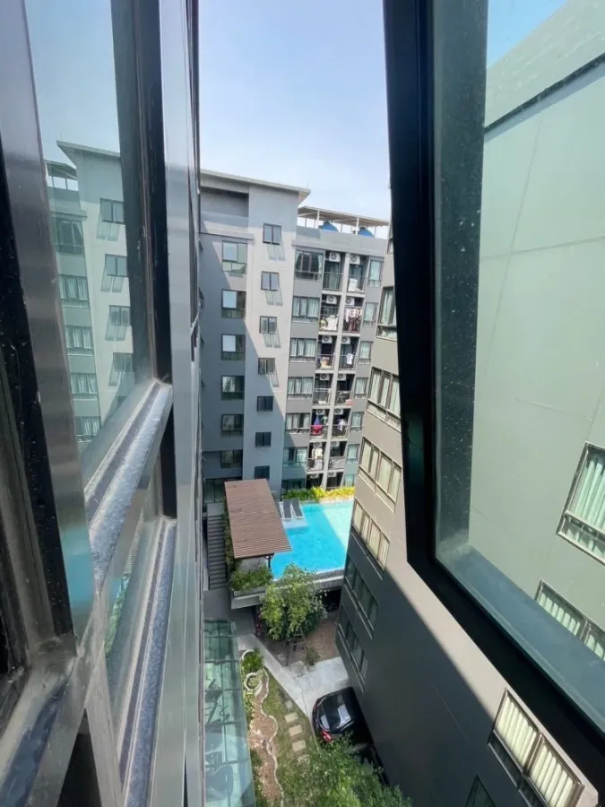 For rent: The Indeed Condo Amata, 1 bedroom, 1 bathroom, fully furnished, great location. Ready to move in.