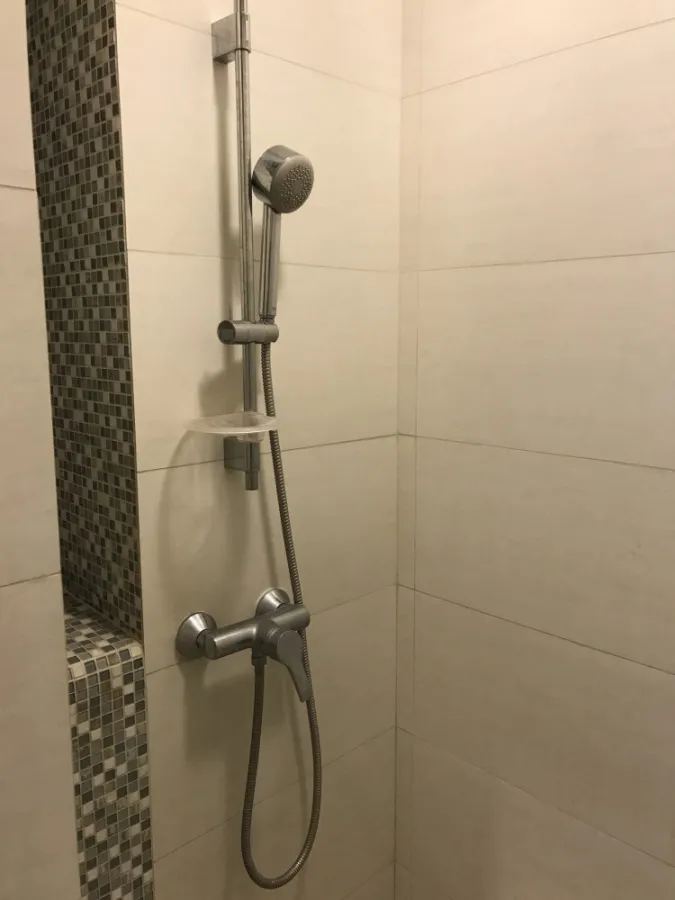 For rent, Let Mist, complete facilities, great price, if interested, hurry up to reserve before it's out of hand.