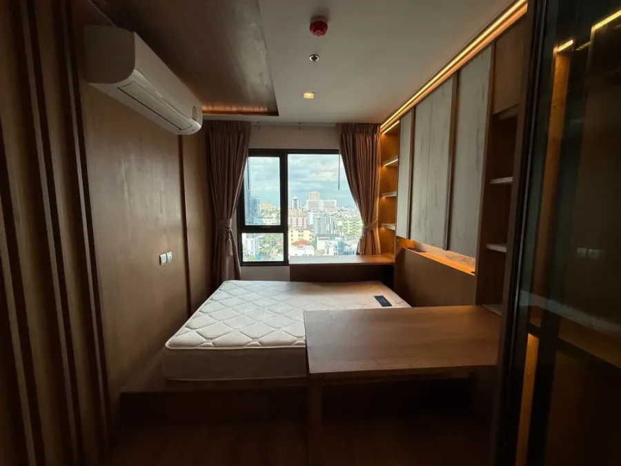 For sale or rent: Life Ladprao. Well decorated room, every unit is built-in, lots of storage space. Can you really not reserve it?