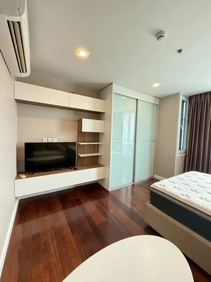 For rent: The Metropolis, 25th floor, fully furnished room, move in ready, reserve now, hurry!