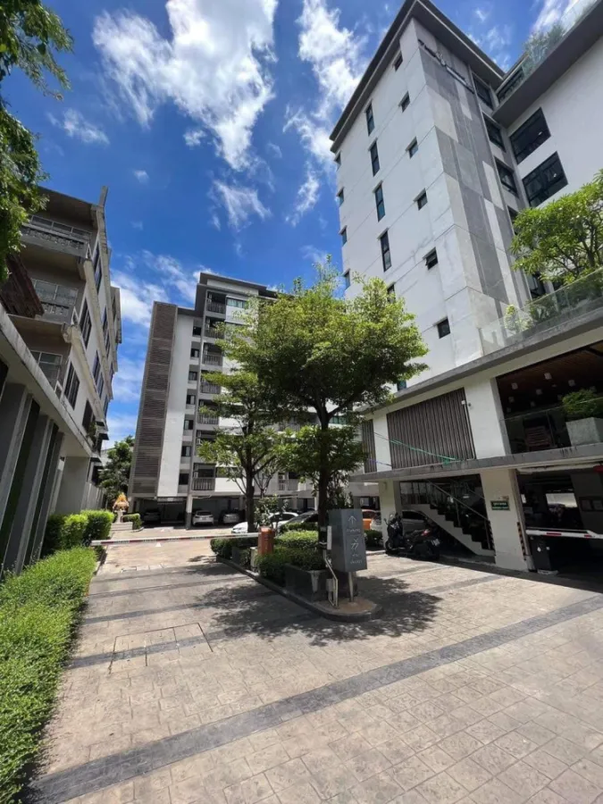 Urgent sale, Condo Rhythm Asoke, corner room with privacy, high floor, good view, great price, hurry up and be the owner.