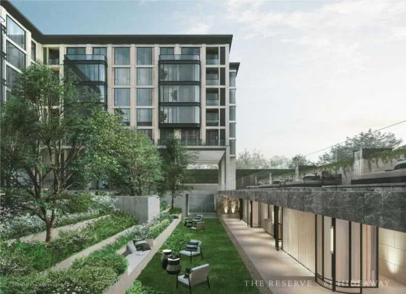 Selling preemption, the reserve 61 hideaway, the largest room in the project, private corner, balcony with stairs to the swimming pool. Urgent!
