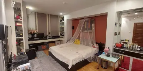 ขาย klangkrung resort ratcha 7 ห้องกว้างพื้นที่ใช้สอยเยอะ เฟอร์นิเจอร์บิ้วอินอย่างดี มีWalk-in Closet จองเลย