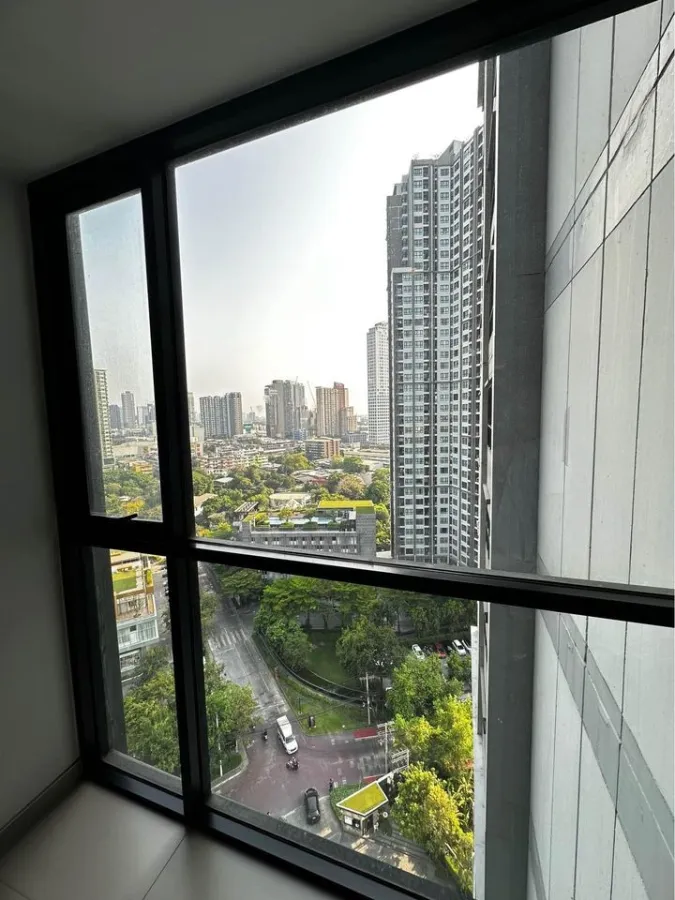 ขาย The BASE Park East คอนโดใจกลางเมือง ห้องกั้นเป็นสัดส่วน เดินทางสะดวกสบาย ไม่จองพลาดมาก