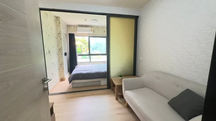 For sale or rent: Grene Donmuang-Songprapha, 2nd floor unit. High-quality wallpaper and all appliances included. Book now!
