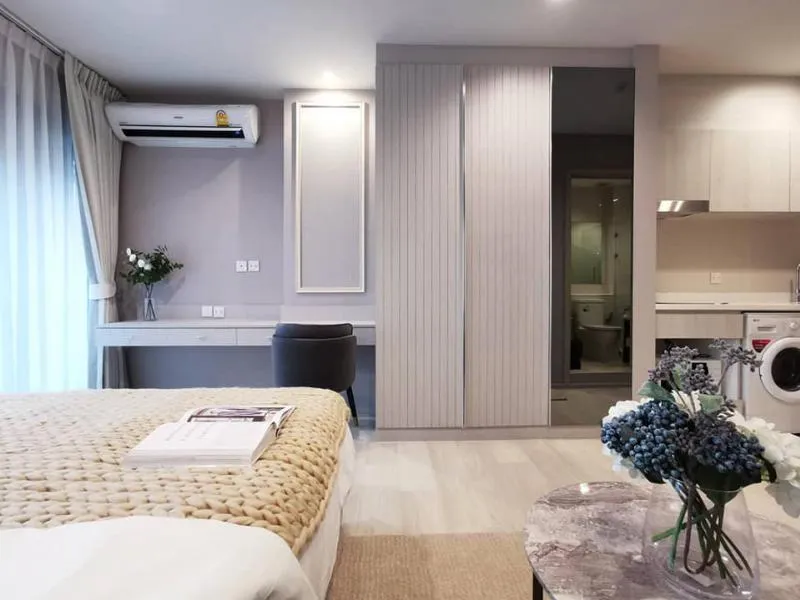 Condo for rent, Life One Wireless, studio room, beautiful decoration, looks very expensive, a lot of furniture A lot of space is not uncomfortable. Good location, easy to travel, urgently book.