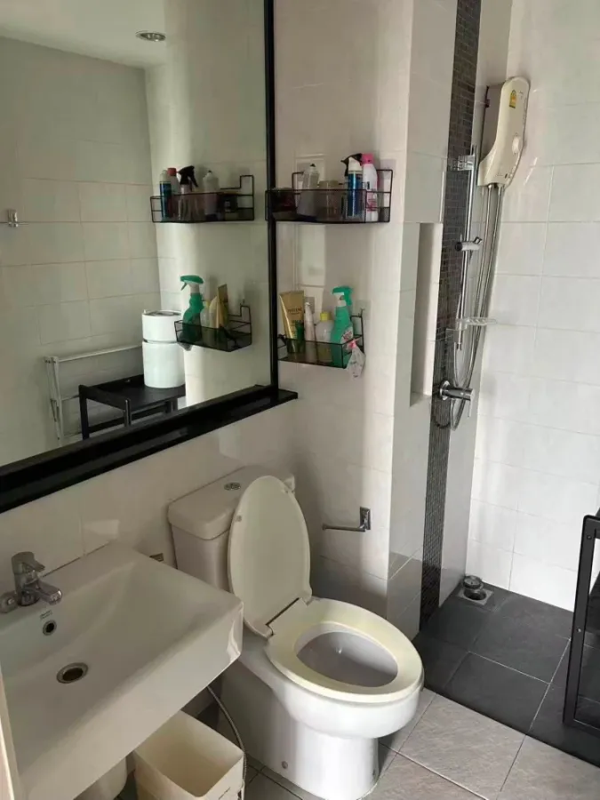 Selling The Tree RIO Bang-Aor Station 1 bedroom, 1 bathroom, fully furnished, beautiful unblocked city view. Book now!
