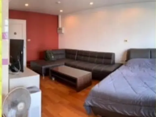 Urgent sale, The Pulse Lat Phrao 44, studio room, 9th floor, nice sofa, hurry up and reserve now, don't miss it.