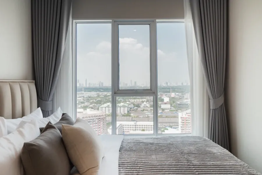For rent: Regent Home Bangna, Chao Phraya River view, high-quality built-in HMR furniture. Book now!