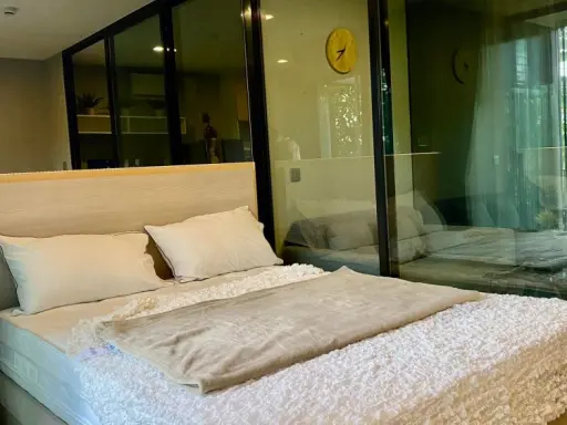 For rent, Wynn Condo, Phahon Yothin 52, the room is decorated, very inviting, plus a new bed, you won't be disappointed for sure.