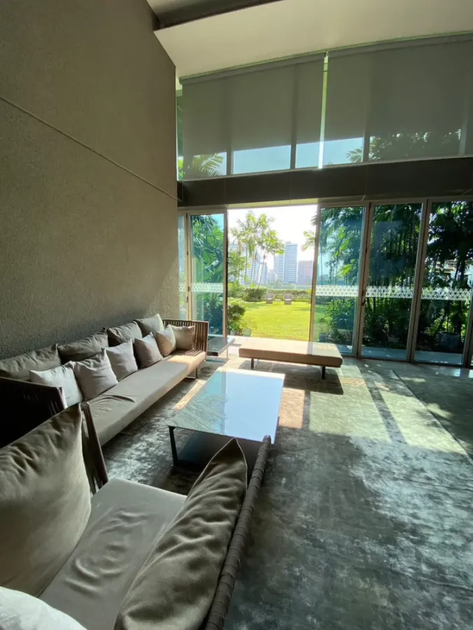 For rent: 185 Rajadamri. Spacious and comfortable room. Fully furnished. Book now!