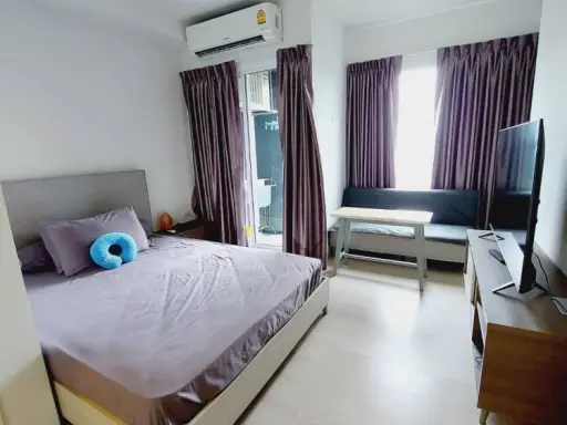 For rent, Chapter One Eco, Ratchada-Huai Khwang, studio room, 20th floor, has a high view with a good price, don't miss it.