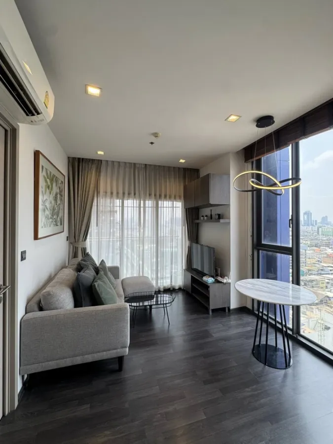 For rent: The Line Asok-Ratchada, corner unit, private, 16th floor with high-floor view. Convenient and fully equipped. Don't wait!