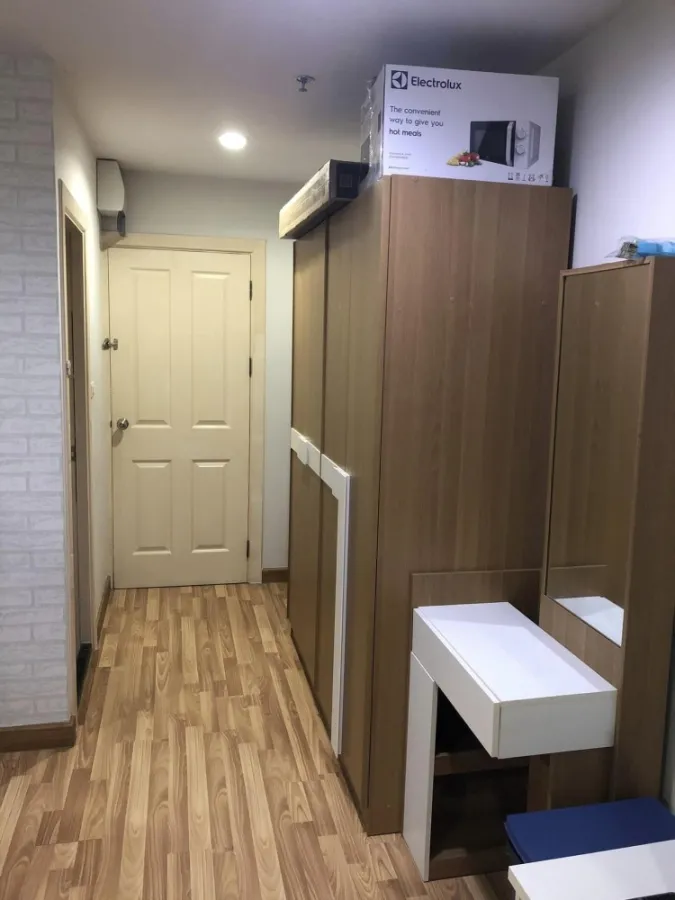 For rent: Regent Home 15 Chaengwattana, studio room, 8th floor, pool view. Hurry and reserve it before you miss this room.