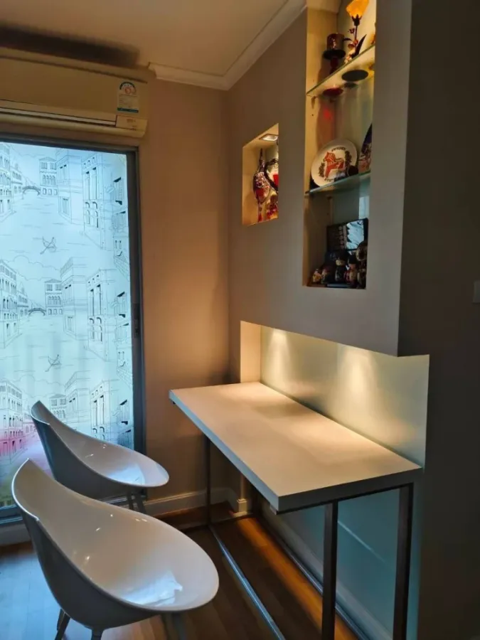 For rent: Lumpini Place Ratchayothin, 1 bedroom, 1 bathroom, fully furnished, nice room, great deal, hurry and reserve now!