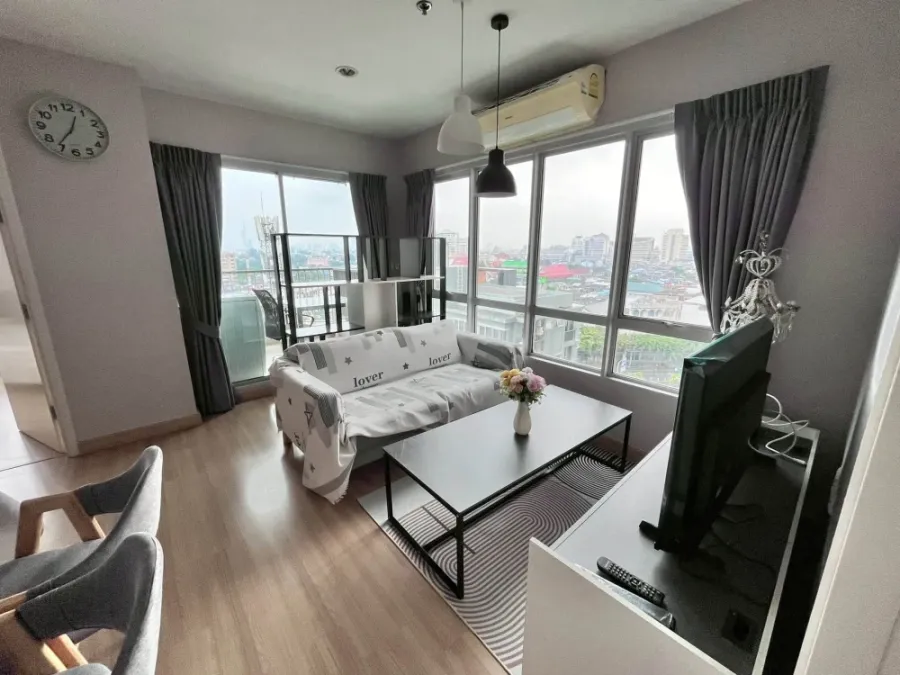 For sale or rent: Motif Sathorn-Wongwian Yai. Spacious and comfortable unit with efficient use of space. Move-in ready; just bring your belongings. Do