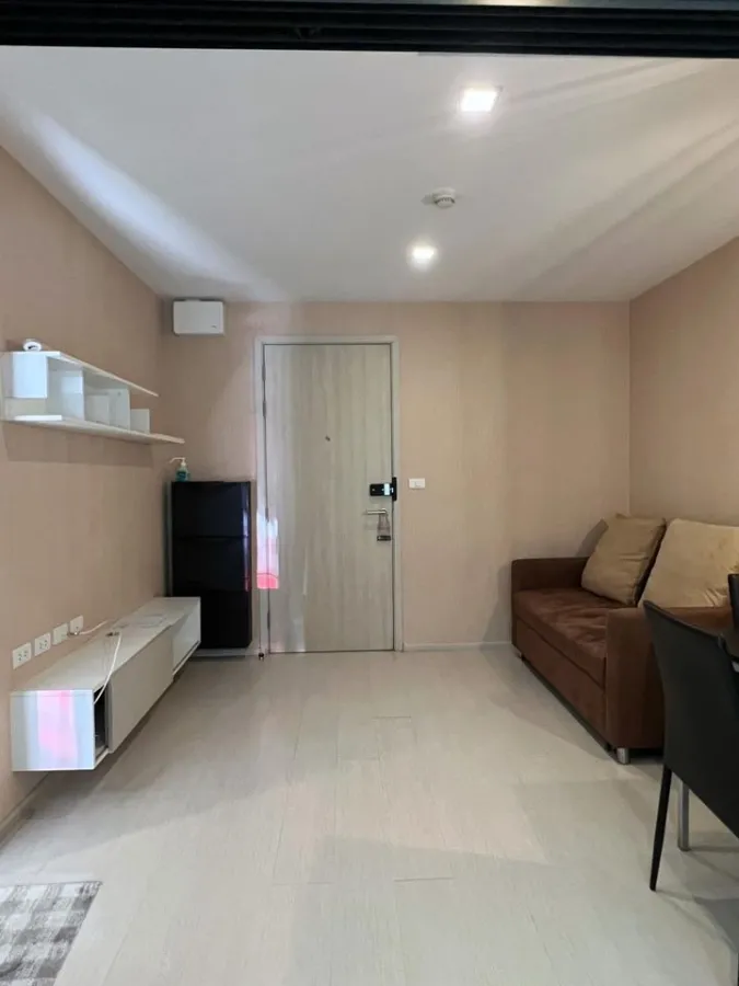 For rent, Condolette Pixel Sathorn has a pool view. The sofa bed is extremely comfortable, fully furnished, just come in.