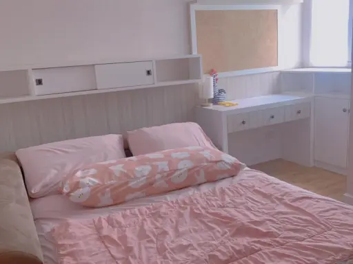 For rent: Metro Park Sathorn, very spacious room, lots of usable space, wallpaper throughout the room, great price, don't miss it.