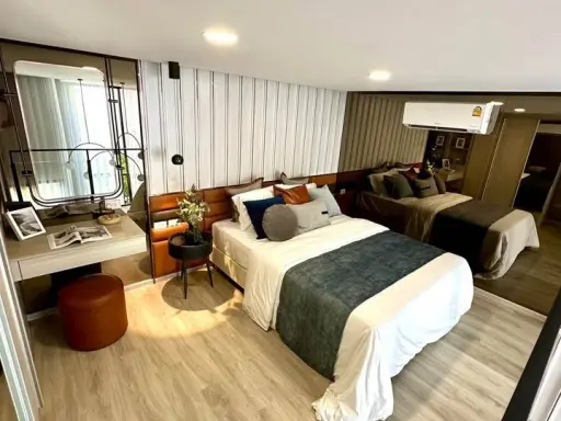 Selling down payment for The Origin Pinklao, a pet-friendly condo, located on a high floor, an empty room, decorated in the style you like. images