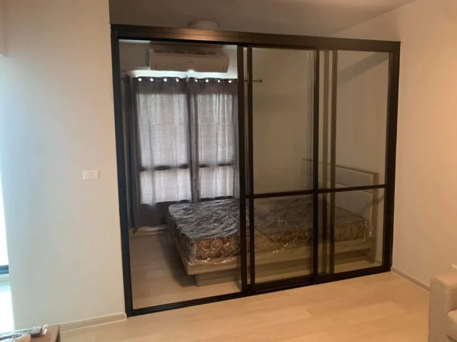 For rent - Unio Ramkhamhaeng - Serithai The room is ready complete facilities You can drag your luggage in.