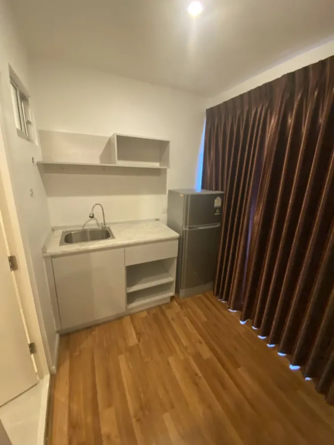 Urgent for rent !! V Condo Ladkrabang, good location, close to the source of food, don't miss it !!