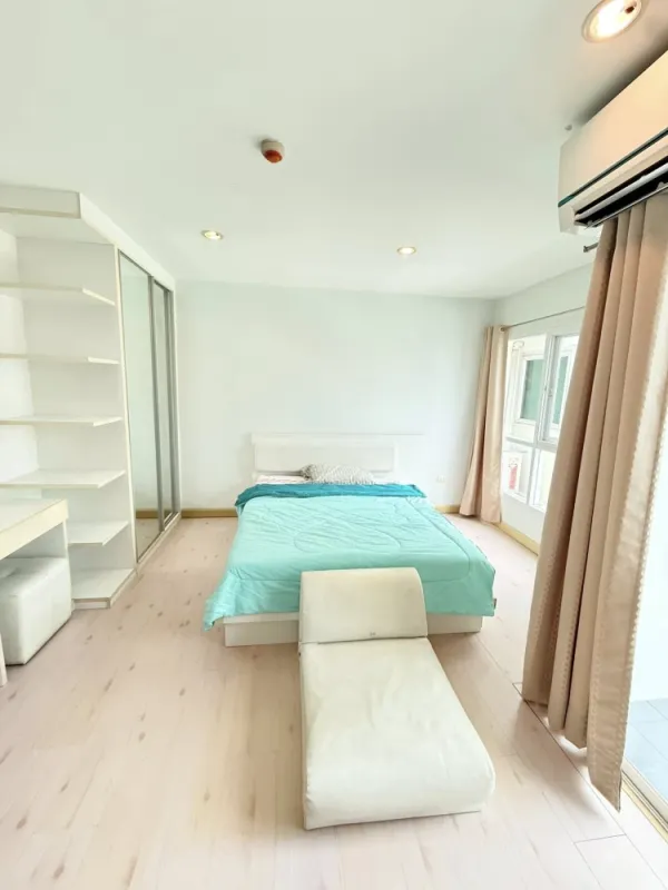ให้เช่า The Viva condo Sathorn-Taksin ตกแต่งด้วยเฟอร์นิเจอร์โทนสีขาวสบายตา มีระเบียง ย้ายกระเป๋าพร้อมอยู่ทันที