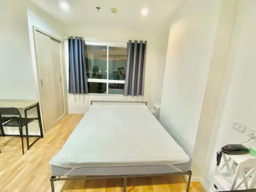 For rent, Lumpini Park Petchkasem 98, studio room, 18th floor, great view, best price, must reserve, don't miss it.