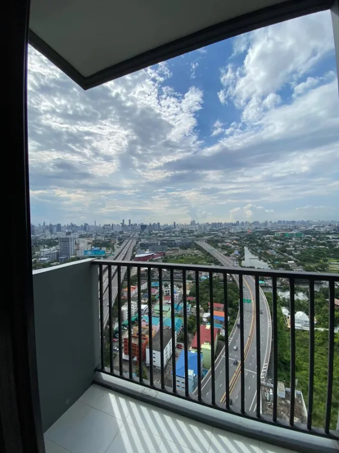 For rent, The Base Rama 9, Ramkhamhaeng, corner room, premium view, well furnished, decorated in bright tones, comfortable, book now