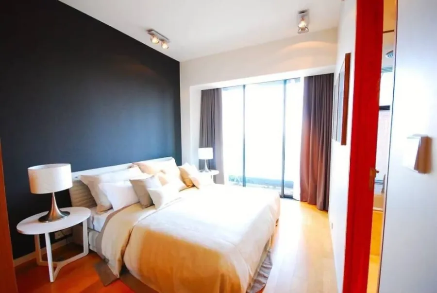 Condo for sale, The Met, south facing, not blocked by new buildings, fully furnished, ready to move in.