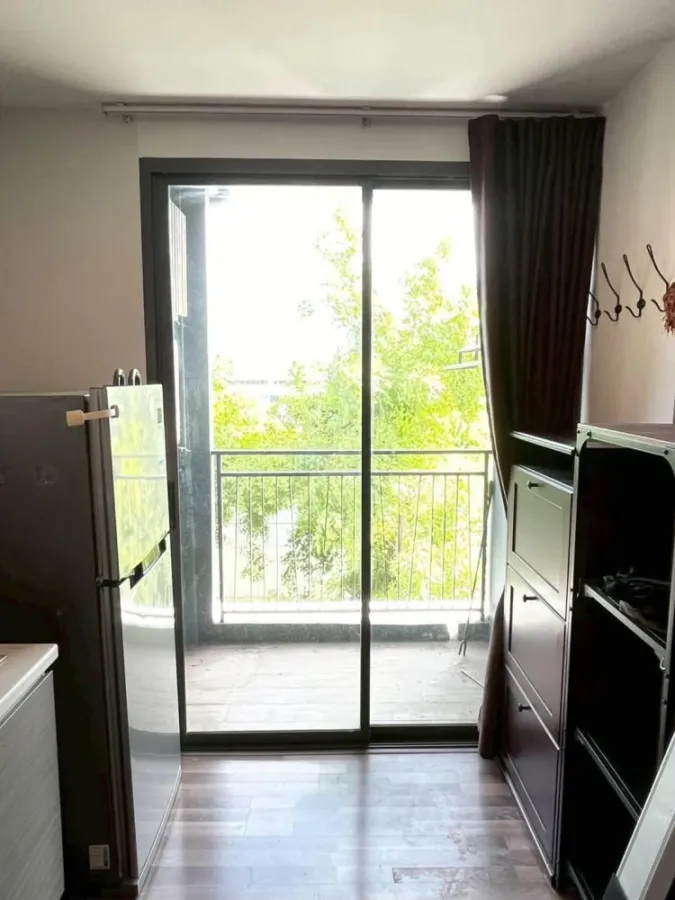 Selling Living Nest Ramkhamhaeng. North-facing balcony with canal view. Peaceful atmosphere. Fully furnished and ready to move in.