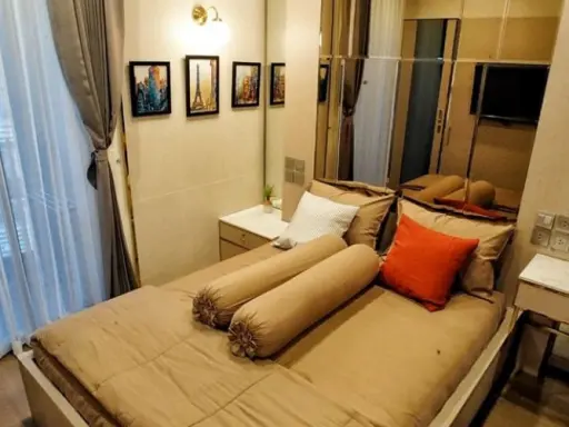 For rent Ashton Chula-Silom, very beautiful and luxurious. stone pattern wall Premium furniture in the whole room. Book now.