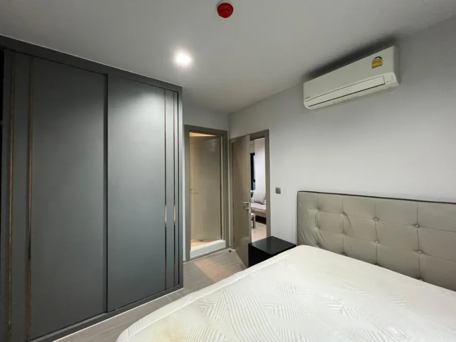 For rent: Life Asoke-Rama 9, high floor, open view, good breeze, comfortable living, fully furnished, ready to move in immediately.