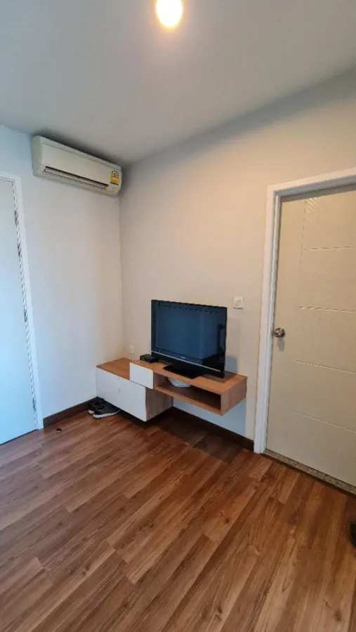 Condo for sale, Centric Tiwanon Station, 12th floor, very new condition room Plus a TV and a mattress. Hurry up and reserve now.