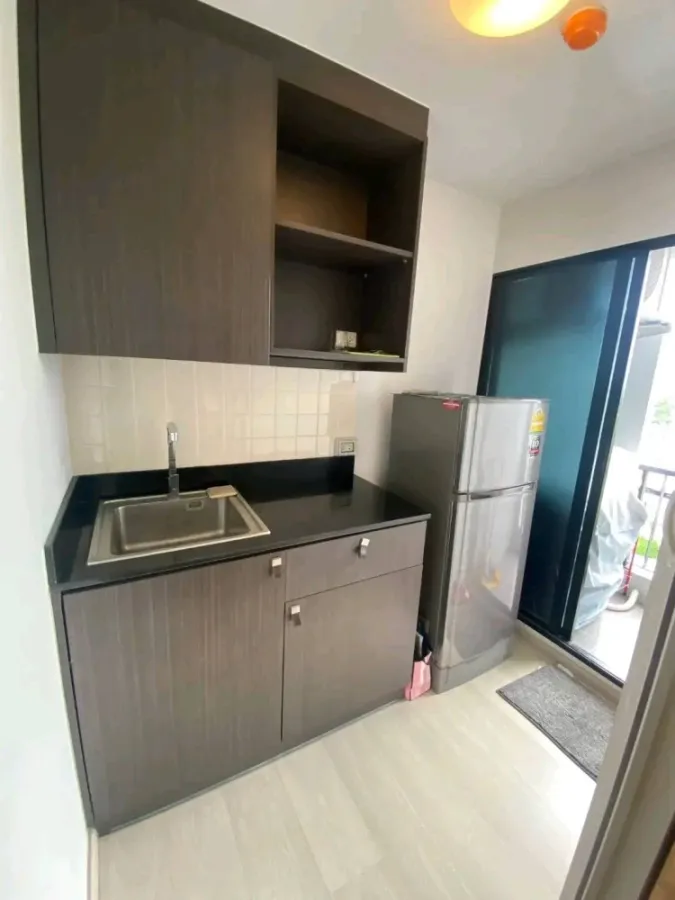 For sale or rent: UNIO Ramkhamhaeng - Serithai. A lovely room with complete furniture. Just bring your bags and move in!