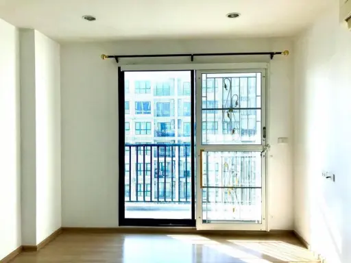Condo for sale, The Base Chaengwattana, empty room, the best price, plus the 22nd floor, great view, if you don't buy it, you will regret it.